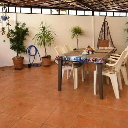 Appartement Elegant Et Climatise Au Centre Avec Terrasse - Proche Plage Et Attractions ! Tanger Kültér fotó