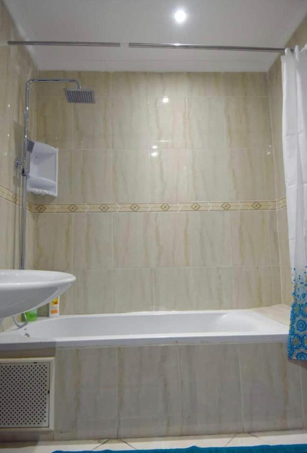 Appartement Elegant Et Climatise Au Centre Avec Terrasse - Proche Plage Et Attractions ! Tanger Kültér fotó