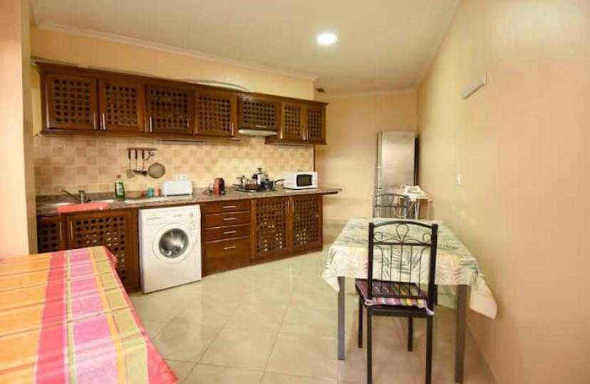 Appartement Elegant Et Climatise Au Centre Avec Terrasse - Proche Plage Et Attractions ! Tanger Kültér fotó
