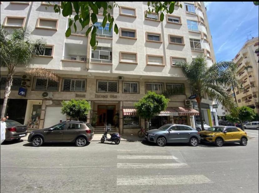 Appartement Elegant Et Climatise Au Centre Avec Terrasse - Proche Plage Et Attractions ! Tanger Kültér fotó