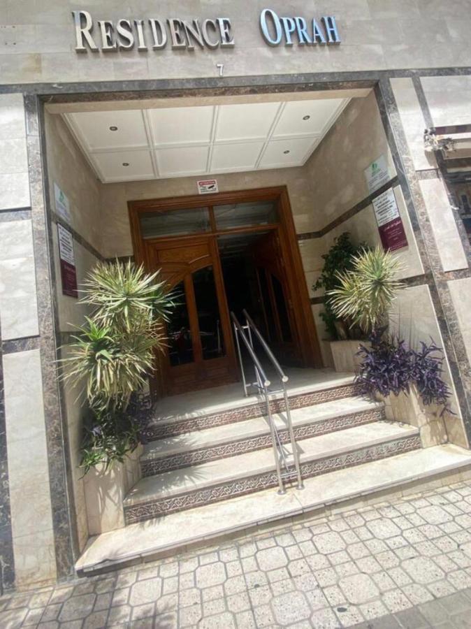Appartement Elegant Et Climatise Au Centre Avec Terrasse - Proche Plage Et Attractions ! Tanger Kültér fotó