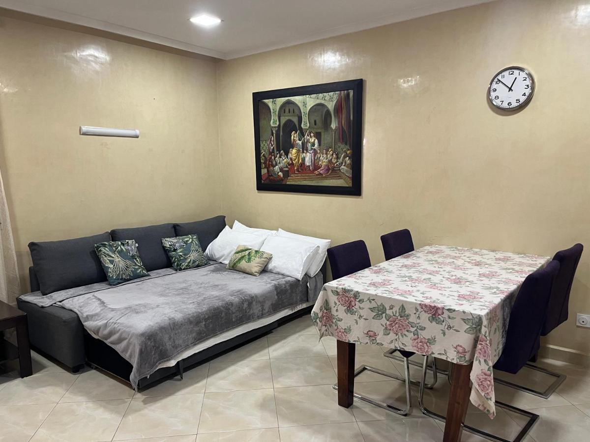Appartement Elegant Et Climatise Au Centre Avec Terrasse - Proche Plage Et Attractions ! Tanger Kültér fotó
