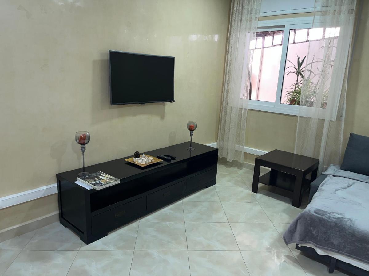 Appartement Elegant Et Climatise Au Centre Avec Terrasse - Proche Plage Et Attractions ! Tanger Kültér fotó